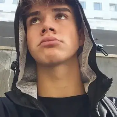 PolyBuzz | Meet Alex - Friendly guy AI companion